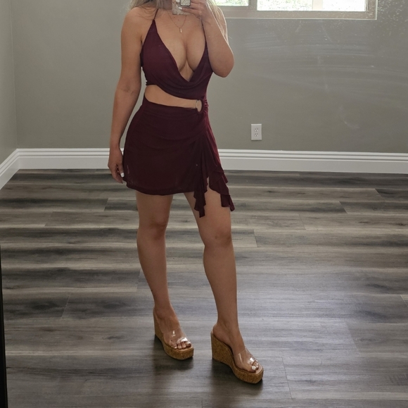 Women’s Burgundy Cutout Halter Mini Dress - Picture 3 of 3